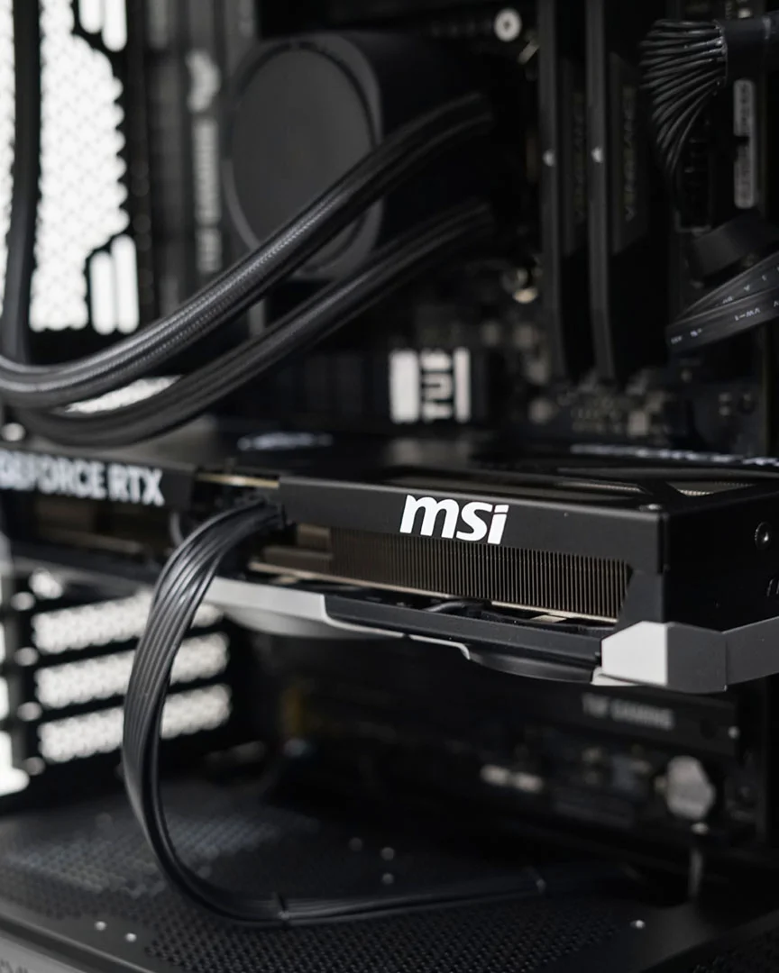 foto di Workstation per video editing 4K, 6K e 8K: CPU, GPU, RAM e SSD